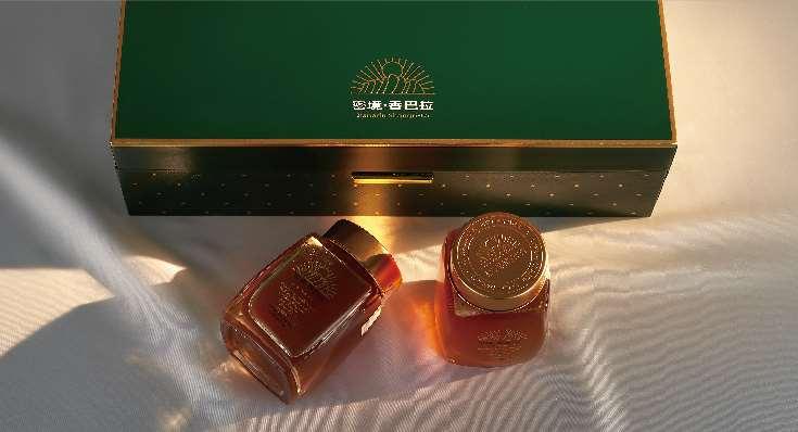Original Xanadu Shangri-La double gift box product photograph from the brochure